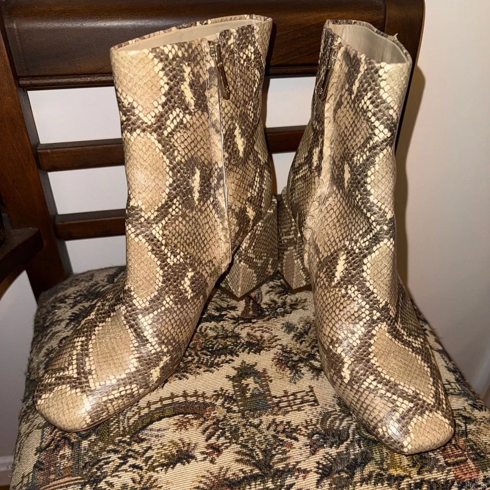 🐍 Sam Edelman Daruby Snakeskin Ankle Booties Block Heel – Size 10